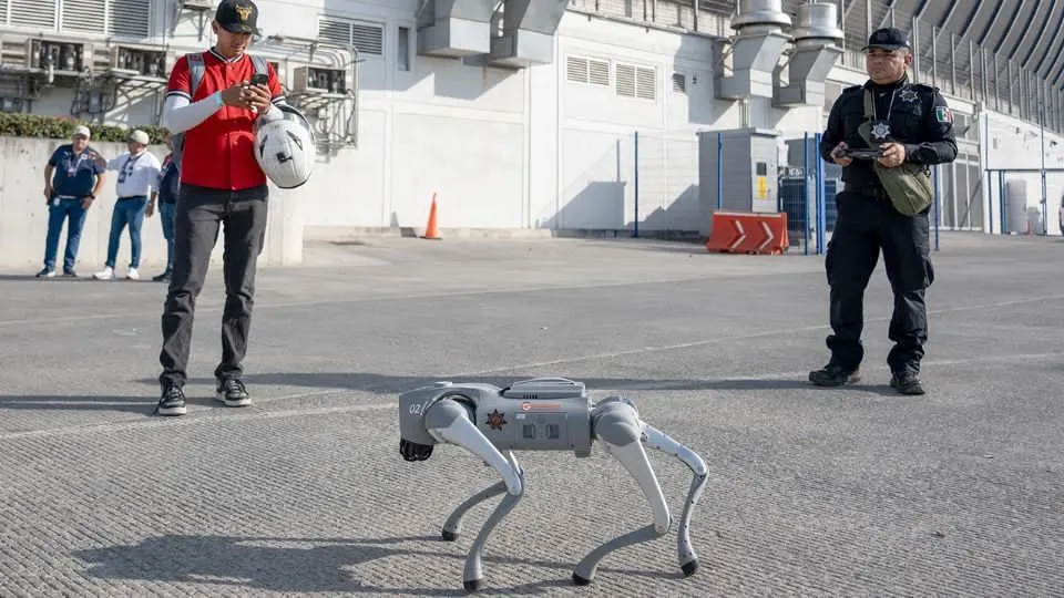 Perros robot vigilarán el Mundial en NL