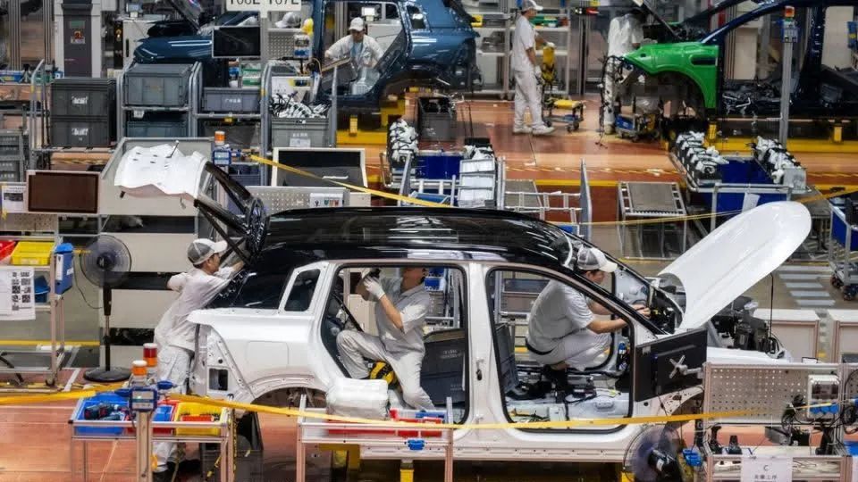 Producción de autos ligeros cae 15% en México