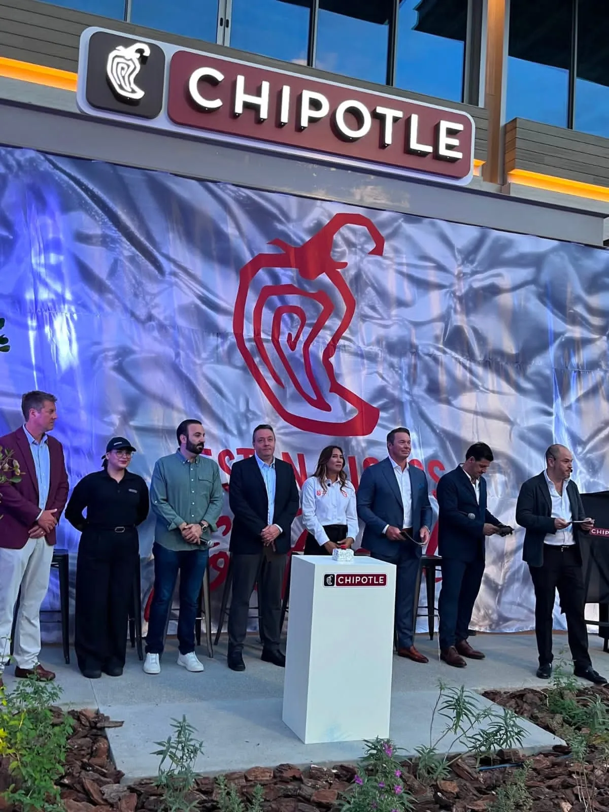 Chipotle abre su primer restaurante en México con sucursal en San Pedro