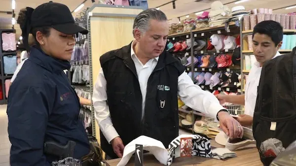 Golpe a la piratería en Nuevo León: aseguran mercancía apócrifa en tiendas chinas