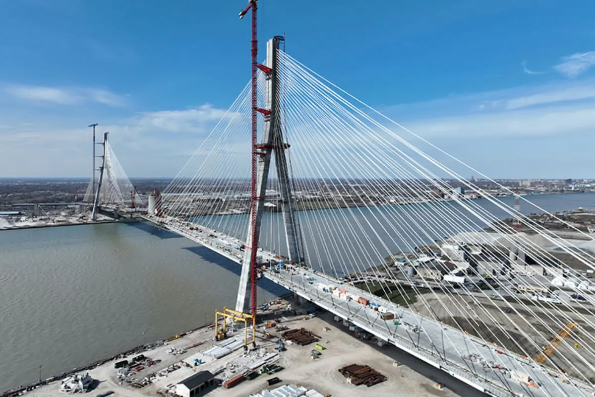 Trump amenaza con frenar la apertura de un puente clave con Canadá en medio de disputa comercial