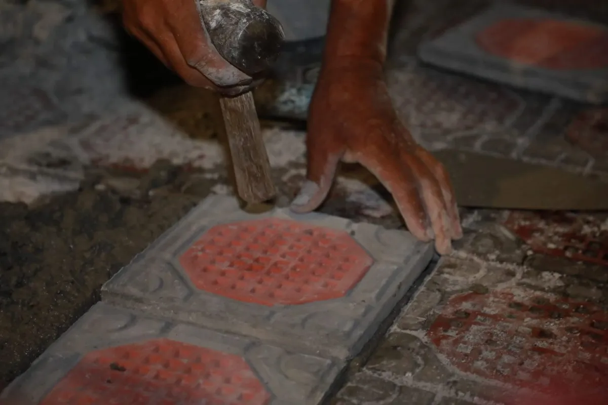 Rehabilitan piso chino en el centro de Saltillo