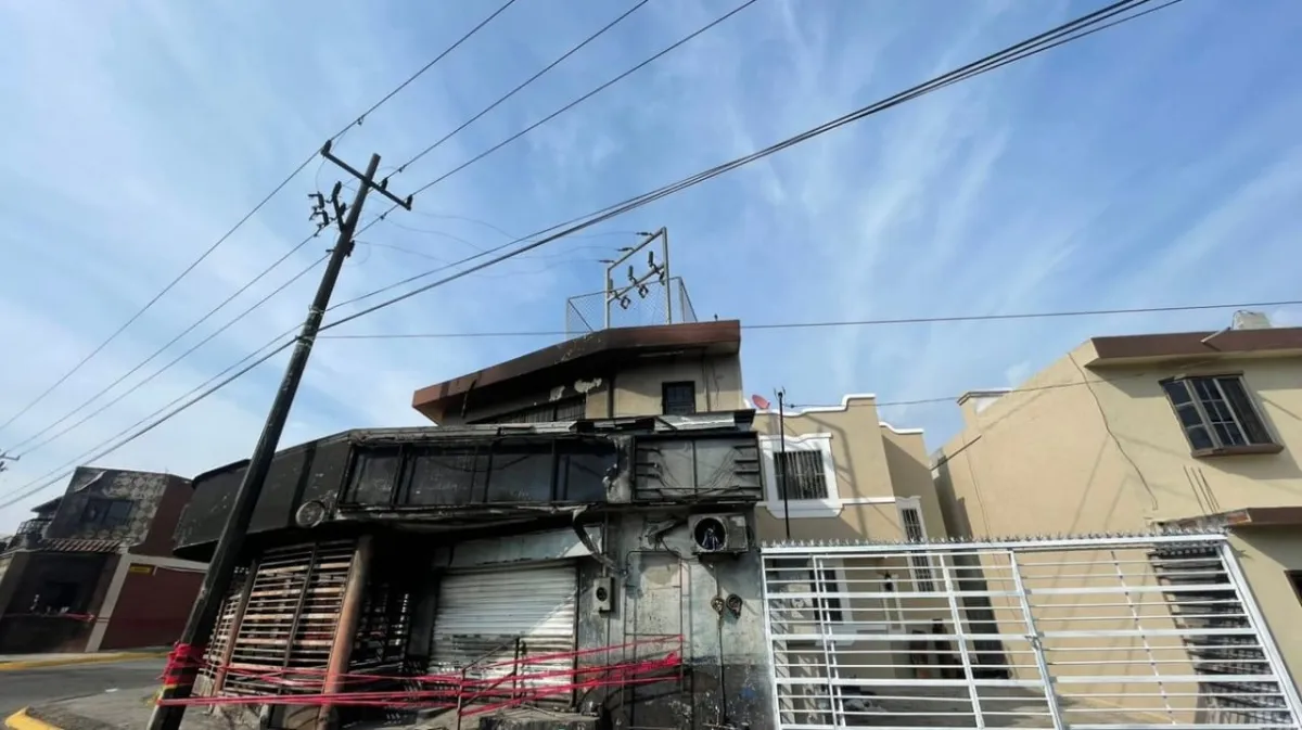 Regresan a casa 30 familias tras el incendio en Santa Catarina; autoridades mantienen vigilancia en la zona
