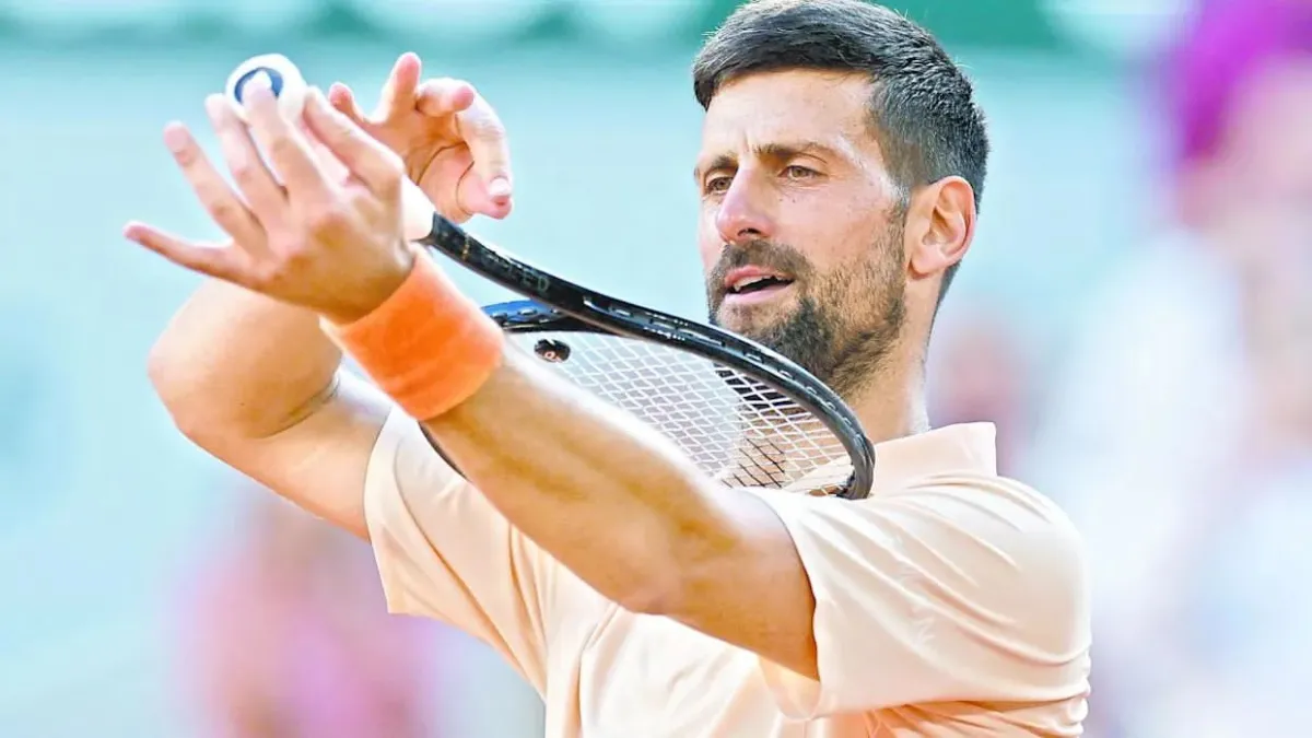 Djokovic encara al público en Roland Garros tras abucheos durante su partido