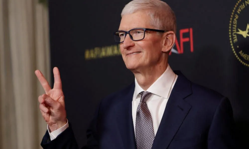 Tim Cook dejará la dirección de Apple tras más de una década y asumirá como presidente ejecutivo