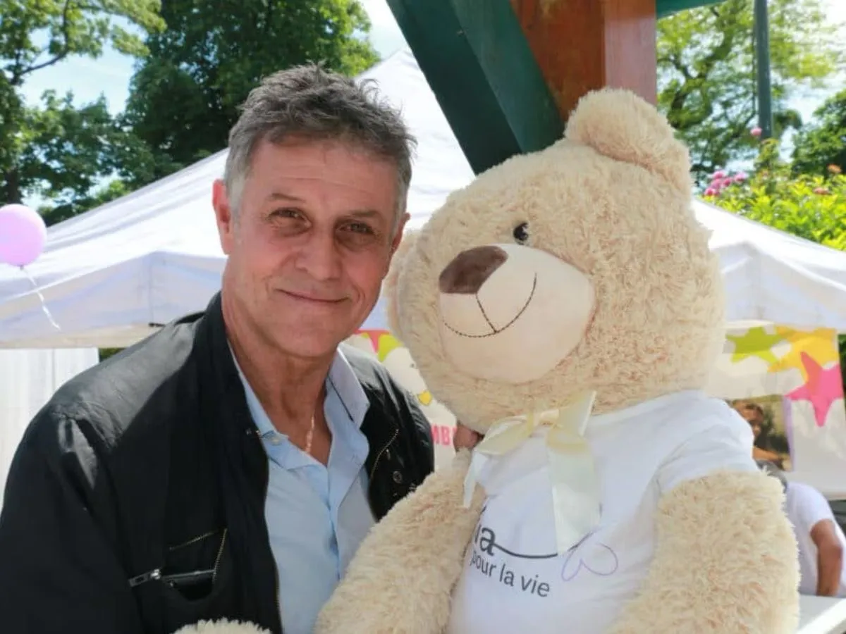 Muere Pierre Deny, actor de ‘Emily en París’, tras agresivo diagnóstico de ELA