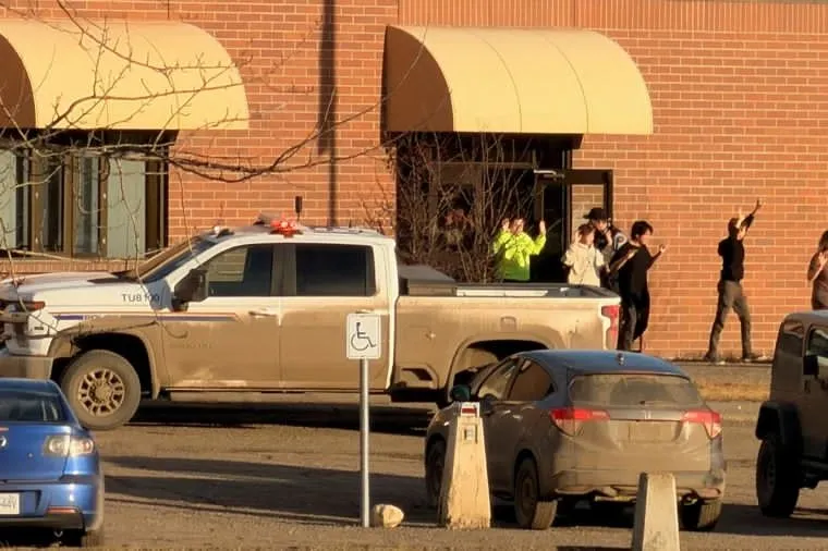 Canadá sacudido por el tiroteo escolar más grave en décadas deja al menos 7 muertos incluida la tiradora