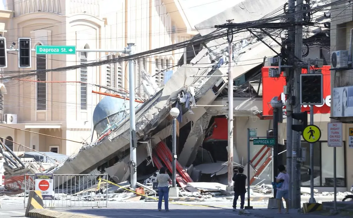 Terremoto de magnitud 7.8 deja 35 muertos y más de 130 heridos en Filipinas