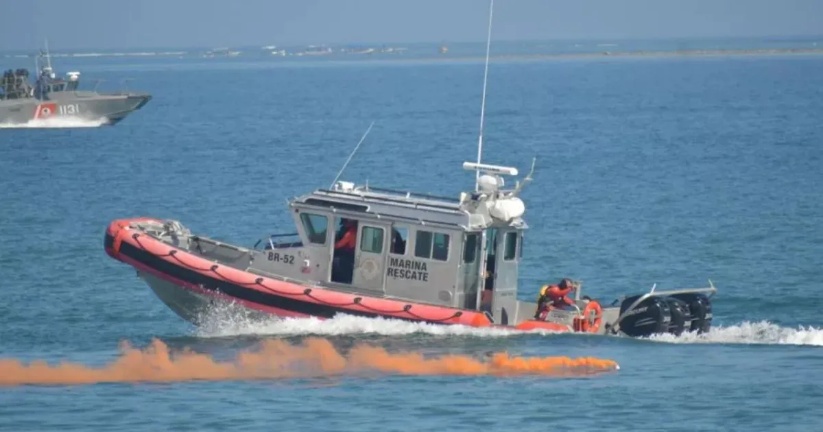 Marina intercepta a 27 menores en embarcación frente a las costas de Sinaloa; regresaban a Chiapas sin permisos laborales
