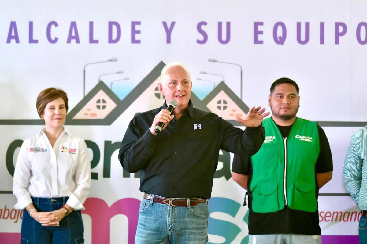 Román Alberto Cepeda entrega techumbre en la colonia Alamedas