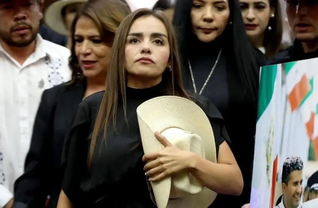 Grecia Quiroz responde a críticas: “Si los perros ladran, vamos muy bien”