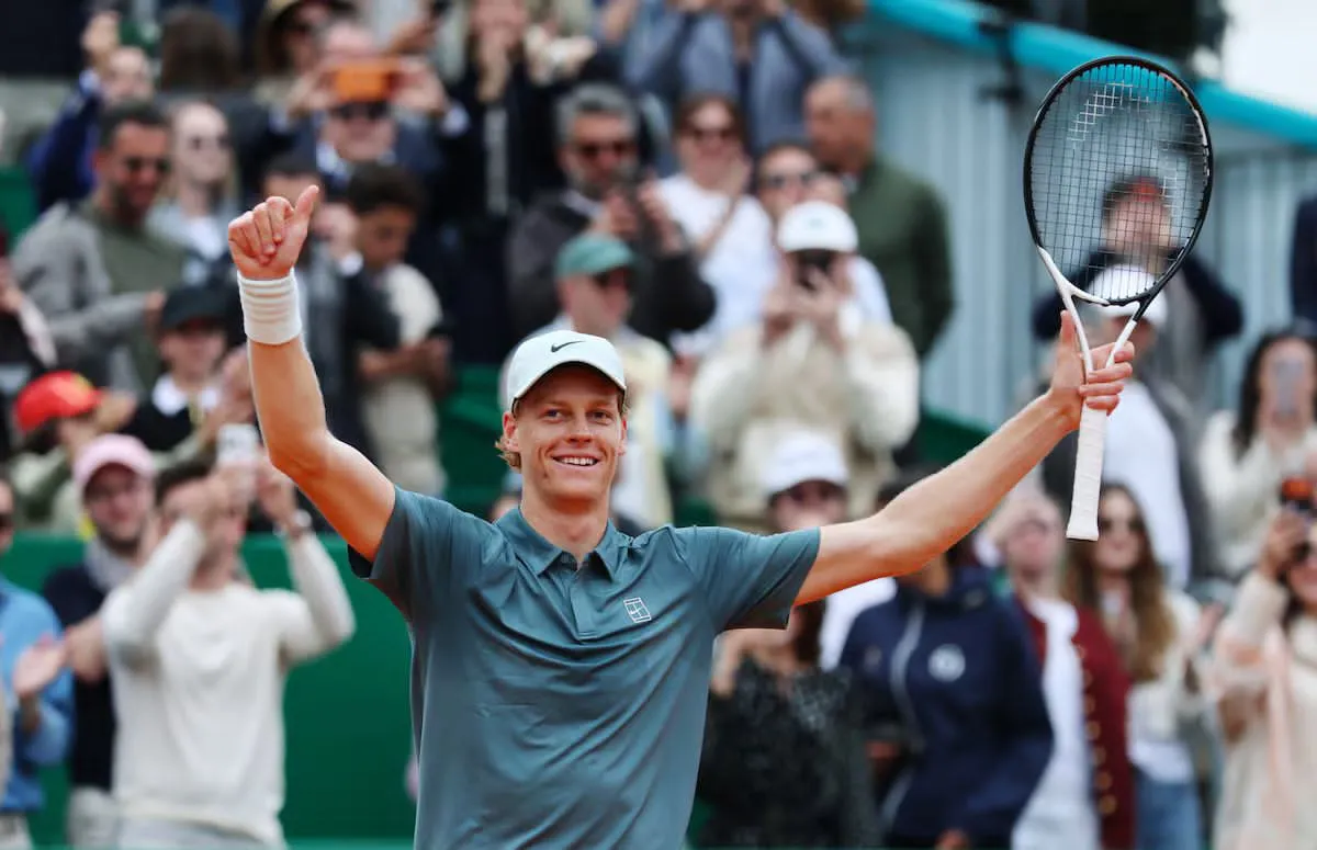 Jannik Sinner vence a Alcaraz en Montecarlo y recupera el número uno del mundo