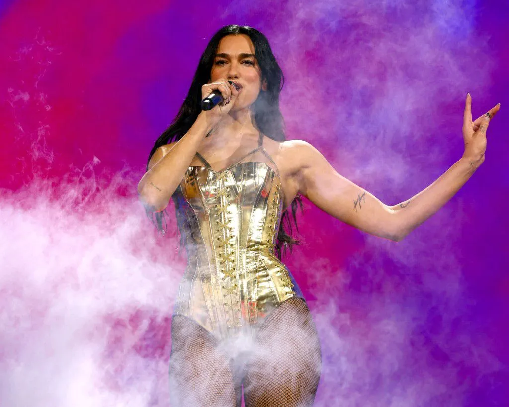 Dua Lipa rompe con su agente por polémica carta contra banda pro Palestina