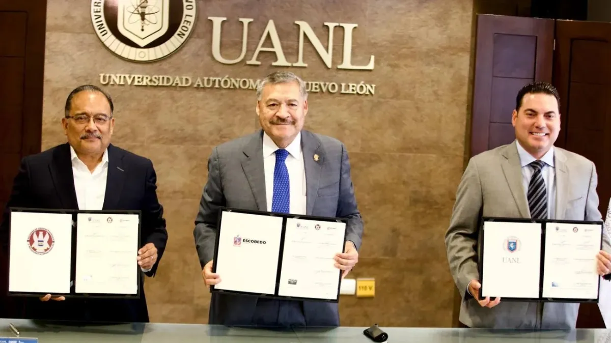 Escobedo y UANL firman alianza para profesionalizar a servidores públicos