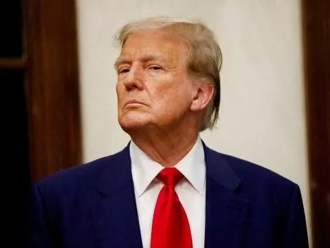 Trump entrega datos de inmigrantes en Medicaid al DHS; estados y expertos alertan uso indebido