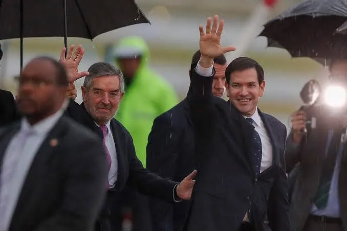Marco Rubio llega a México y es recibido por el canciller Juan Ramón de la Fuente