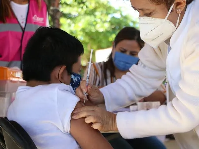 México enfrenta brote de sarampión fuera de control; diputados piden campaña masiva de vacunación