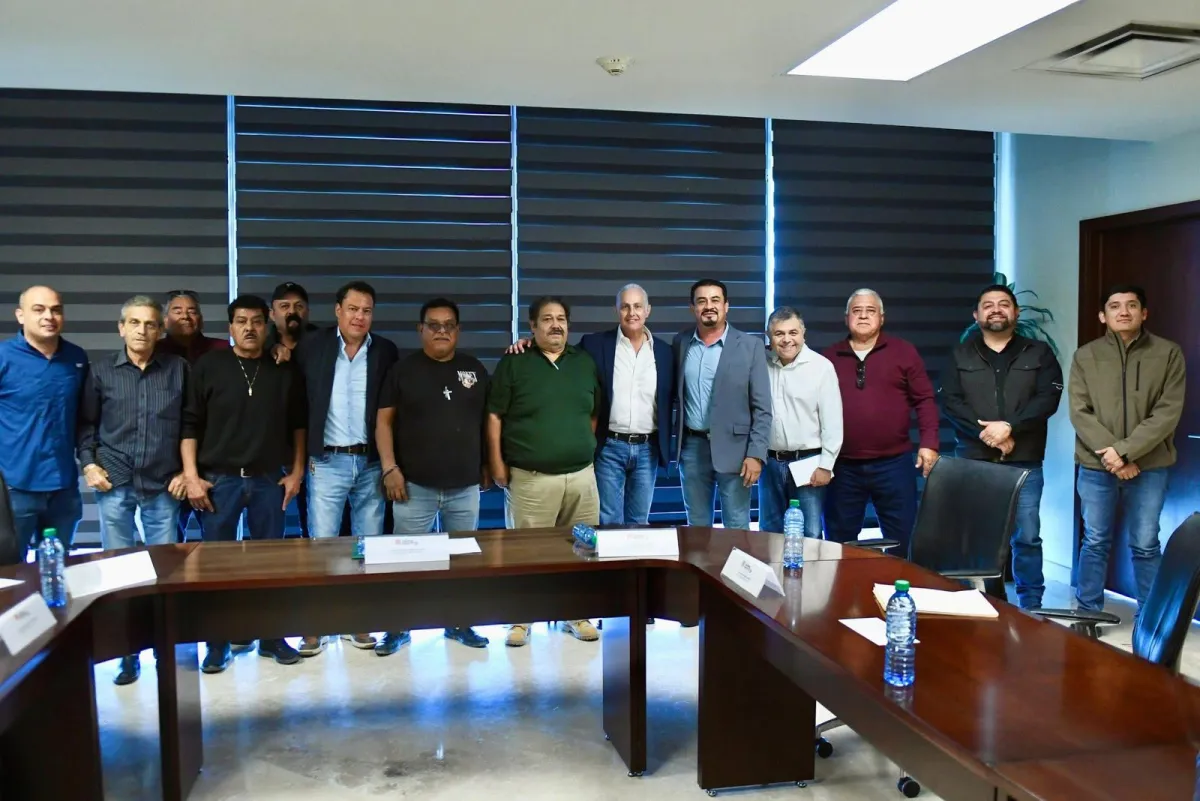 Alcalde Román Cepeda se reúne con taxistas de la CTM para fortalecer la movilidad y seguridad vial en Torreón