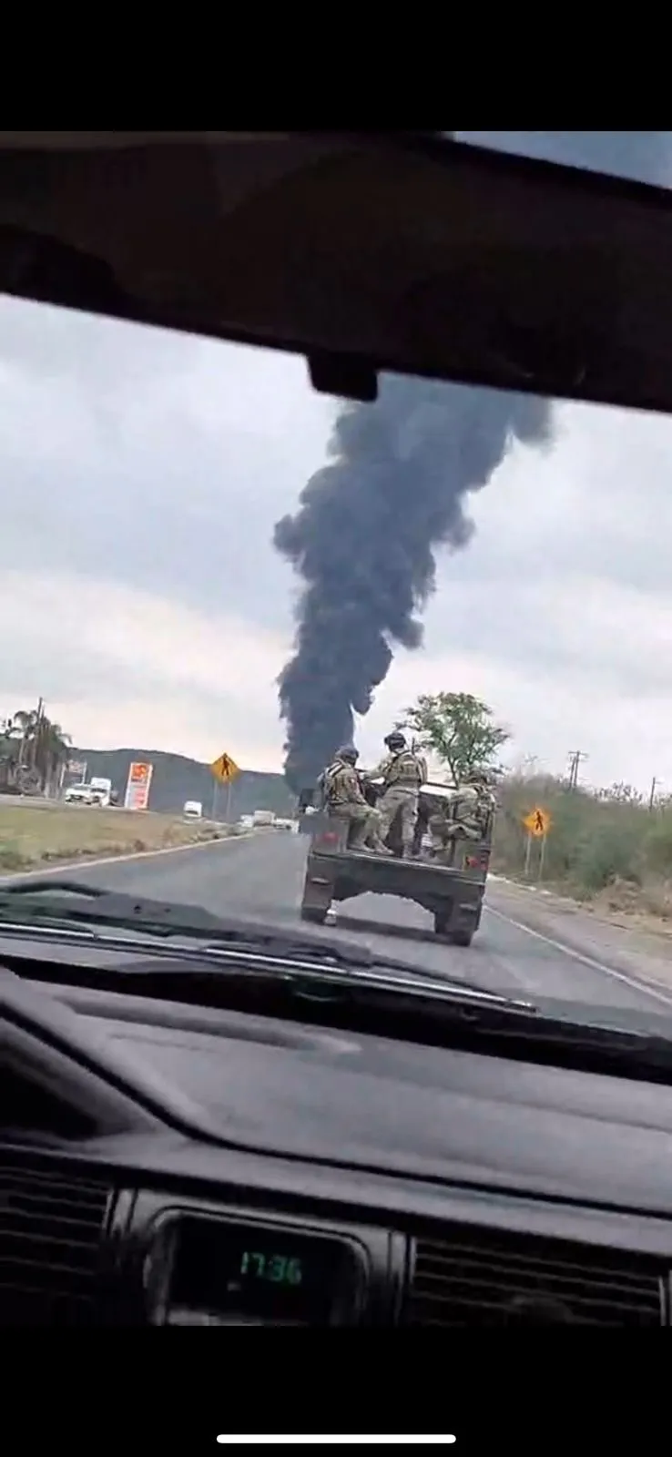 Incendio de pipa provoca cierre en la Carretera Nacional en Montemorelos