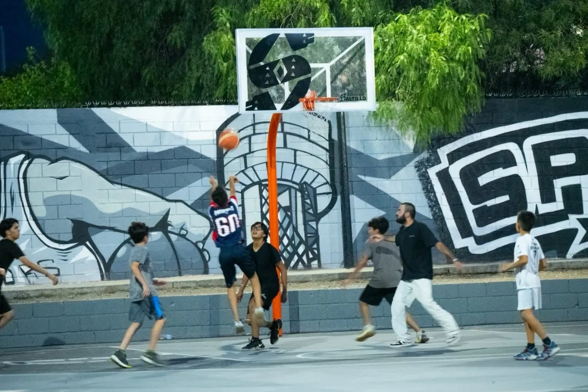 Cientos de familias disfrutan de la plaza Mirasierra Spurs en Saltillo