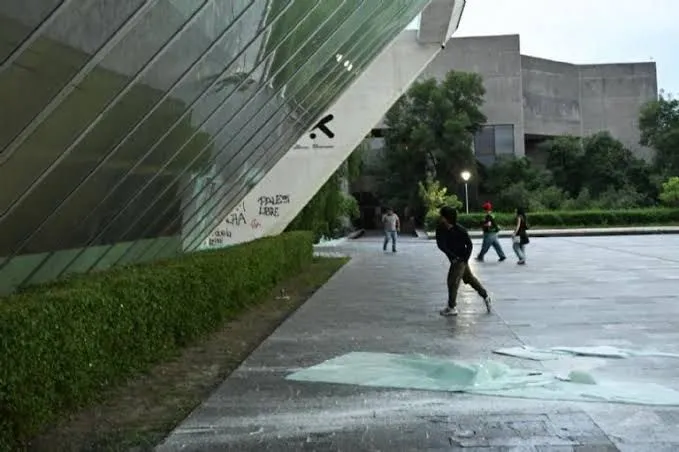 Segunda marcha contra la gentrificación termina con daños al MUAC