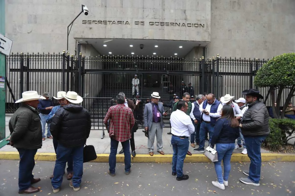Campesinos dialogan con Segob para frenar nuevos bloqueos carreteros