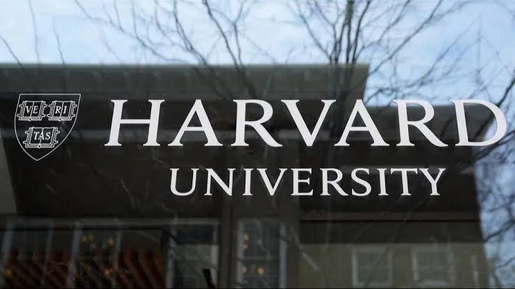 Harvard responde con demanda a Trump por prohibirle recibir estudiantes extranjeros