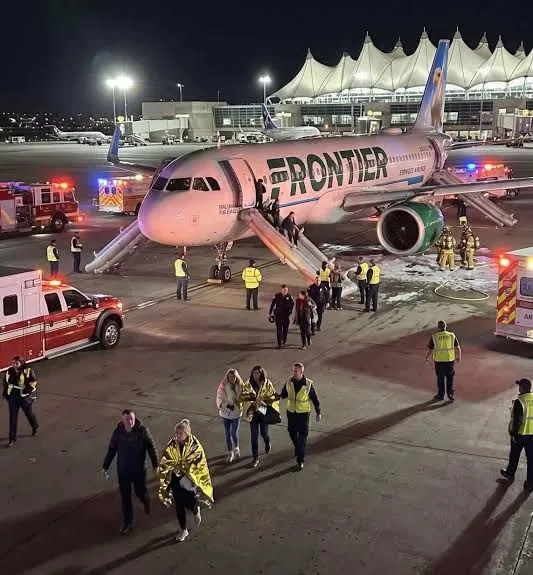 Investigan evacuación de avión de Frontier en Denver tras atropellar y matar a un hombre en plena pista; 12 pasajeros resultan lesionados