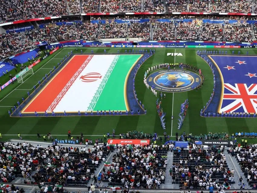 Silbidos y abucheos  marcan el himno de Irán ante más de 70 mil aficionados en Los Ángeles