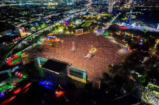Grupo Firme reúne a más de 150 mil personas y hace vibrar el Fan Fest del Mundial en Monterrey