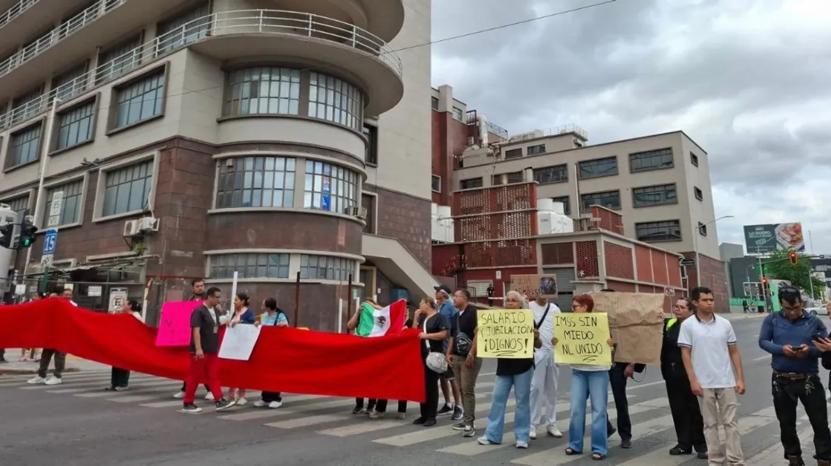 Trabajadores del IMSS intensifican protestas en Monterrey por falta de insumos y mejores condiciones laborales