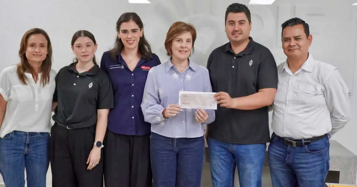 DIF Torreón entrega apoyo para fortalecer becas de estudiantes de escasos recursos