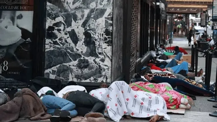 Migrantes abandonan refugios en Nueva York ante temor a expulsiones de Trump