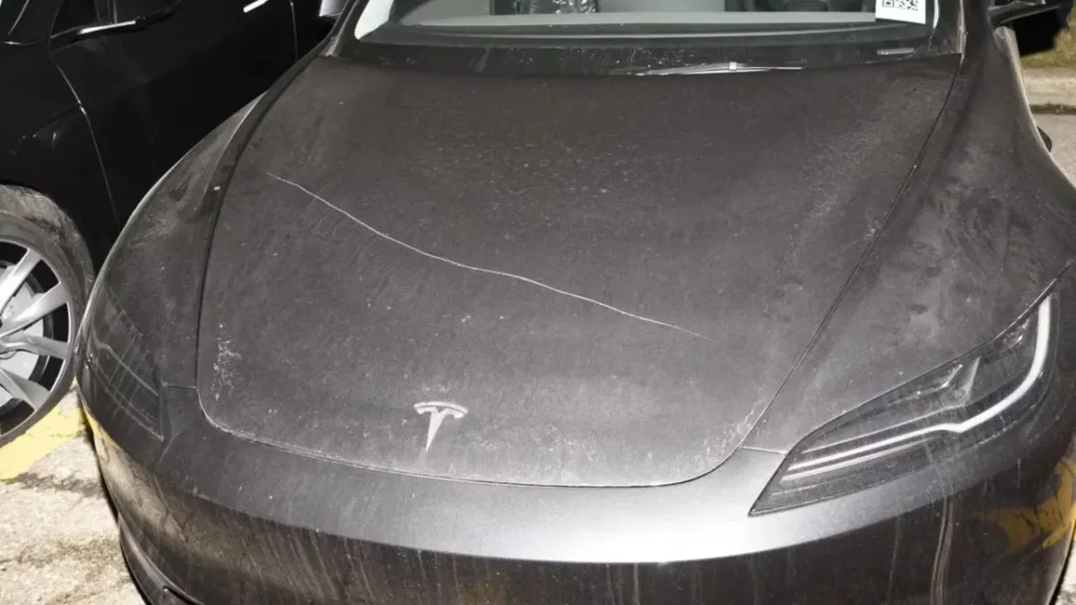 Vandalizan Decenas de Autos Tesla en Canadá