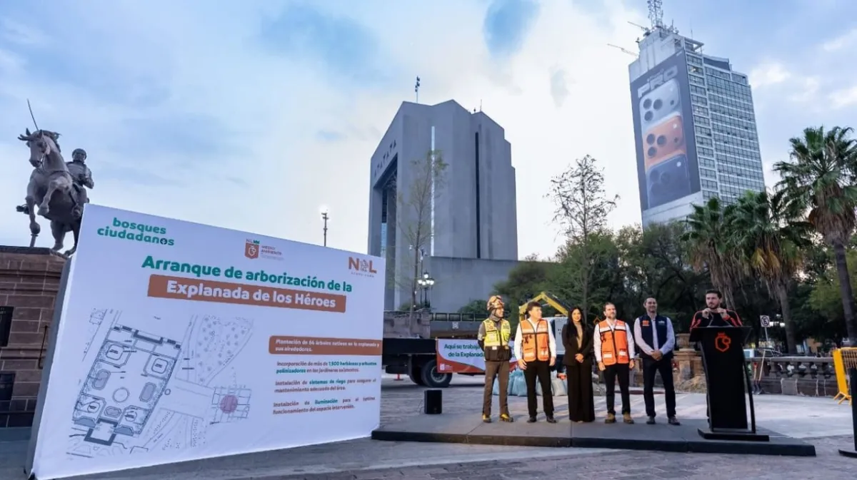 Macroplaza se renueva: inicia reforestación con árboles nativos para transformar la Explanada de los Héroes