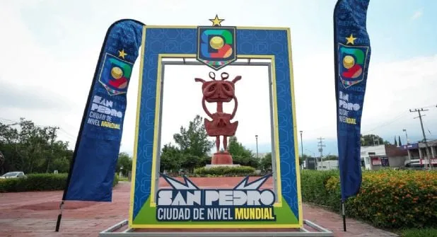 San Pedro inicia instalación de arcos mundialistas rumbo al Mundial 2026