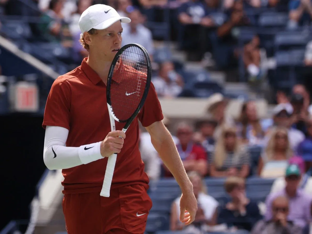 Sinner avanza a octavos en Pekín y Khachanov queda eliminado