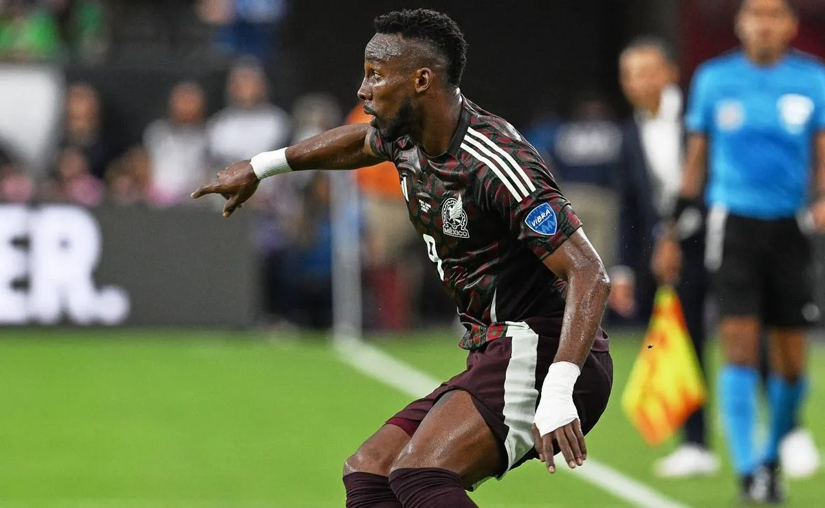 Julián Quiñones causa baja en la Selección Mexicana por lesión