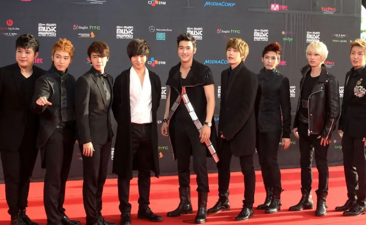 Colapsa estructura en concierto de Super Junior en Seúl y deja fans lesionadas