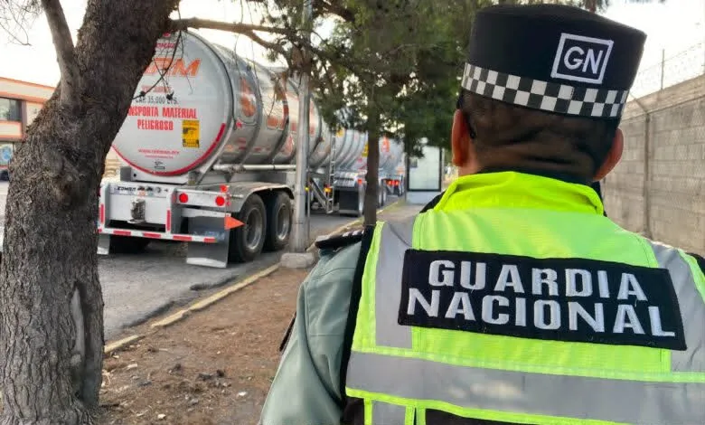 Aseguran tráiler con 62 mil litros de diésel en Coahuila
