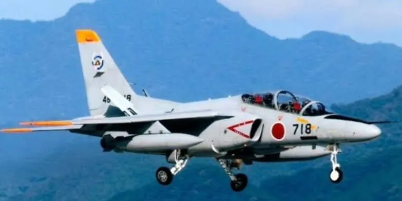 Avión militar japonés se estrella durante vuelo de entrenamiento; buscan a dos tripulantes