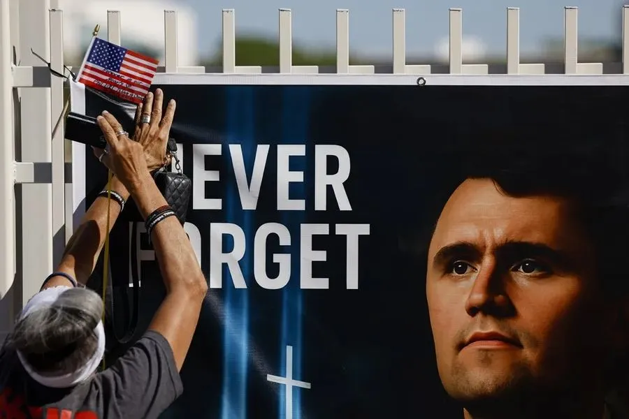 Funeral de Charlie Kirk en Arizona se celebra bajo fuertes medidas de seguridad