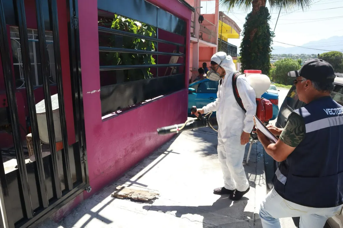Refuerzan Saltillo y Coahuila campaña contra la garrapata y el dengue en El Tanquecito