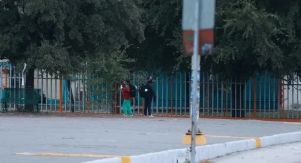Por frío extremo, asistencia escolar queda a decisión de padres en Nuevo León
