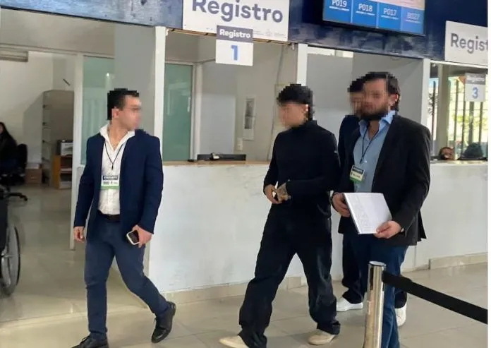 Junior H comparece ante la fiscalía de Jalisco tras cantar “El Azul” en las Fiestas de Octubre