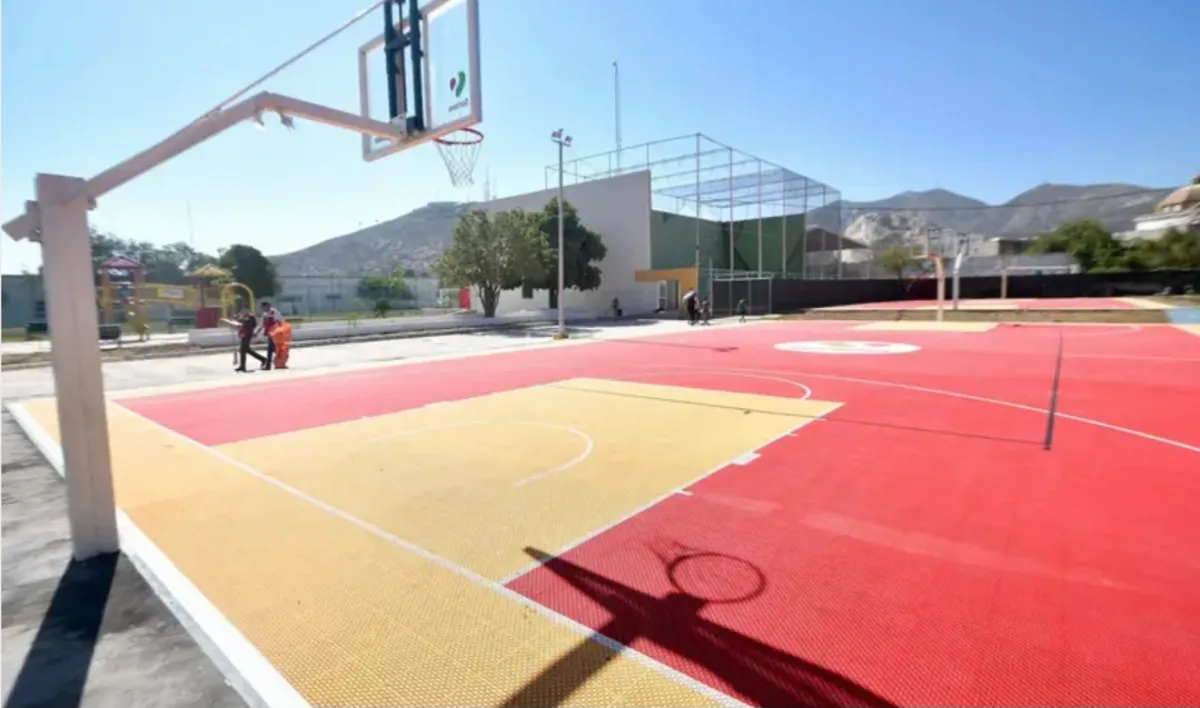 Román Cepeda entrega rehabilitación de canchas en La Compresora para fortalecer el deporte y la convivencia
