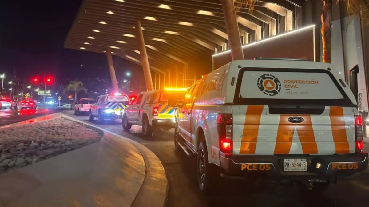Trabajador cae desde hasta 30 metros mientras realizaba labores en plaza de Palacio de Hierro