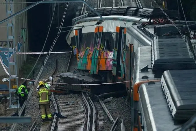 Otro accidente ferroviario en España: muere un maquinista y al menos 15 personas resultan heridas en Cataluña