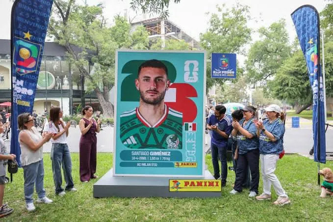 Más de 15 mil personas visitan exposición de Panini con estampas gigantes de Messi y Cristiano en San Pedro