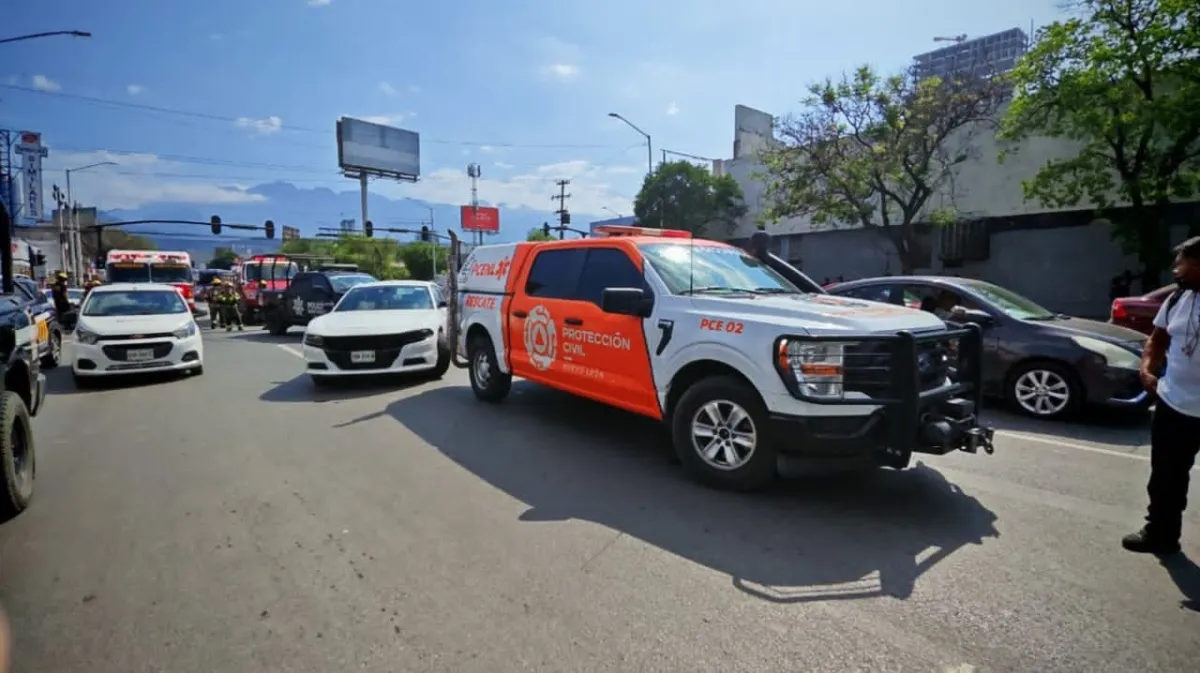 Evacúan edificio de la CEDH NL por amenaza de bomba en el centro de Monterrey